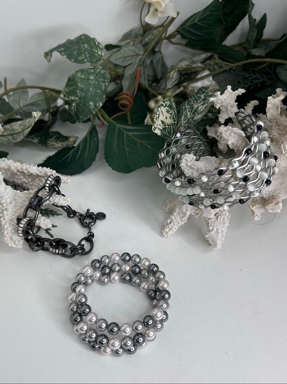 Lot Of 3 Vtg Bracelets Graziano Oval Link RMN Faux Pearl & Metal Cuff Bracelet